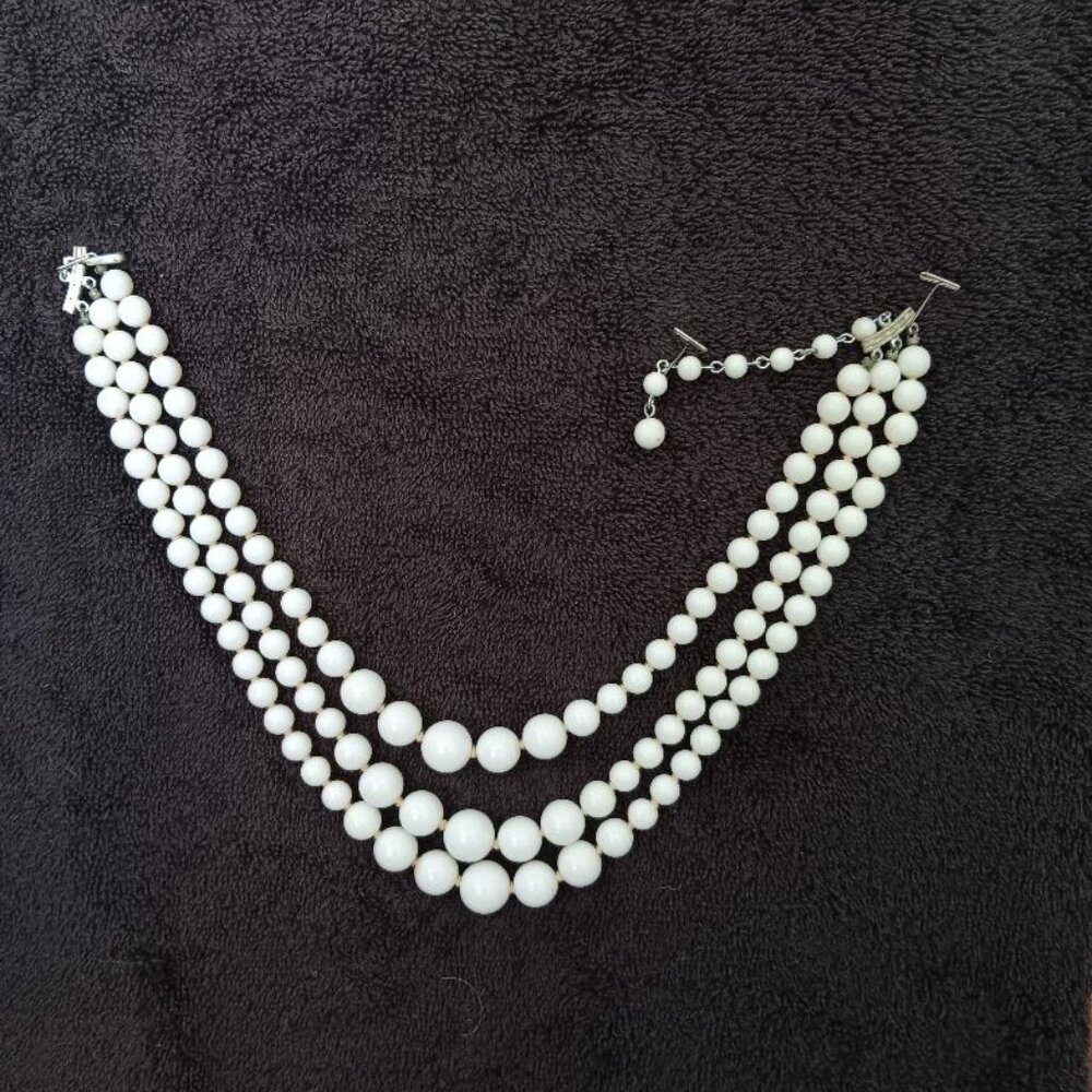 Vintage 16" 3 Strand Graduated White Beaded Necklace Adjustable